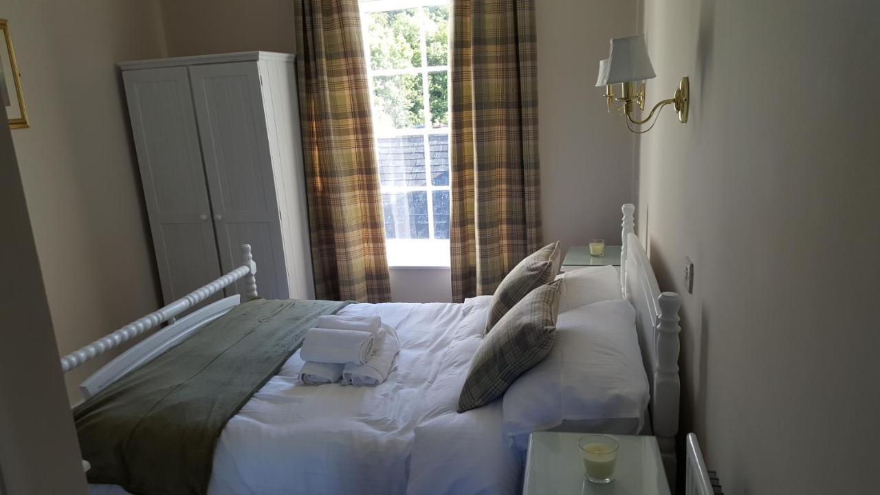 Central Bar Guesthouse 库申多尔 外观 照片